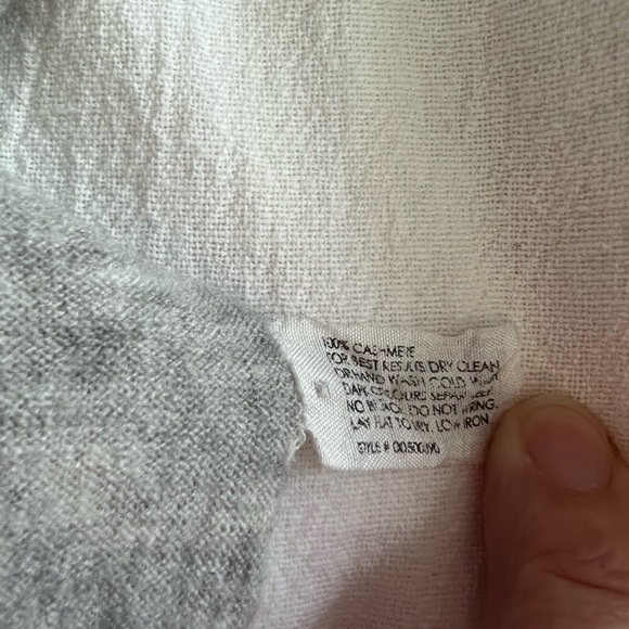 Club Monaco 100% cashmere cardigan size Large - Picture 4 of 4